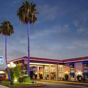 2* Hotel Travelodge By Wyndham Orange County Airport/