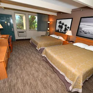 2* Hotel - Newport Beach Area