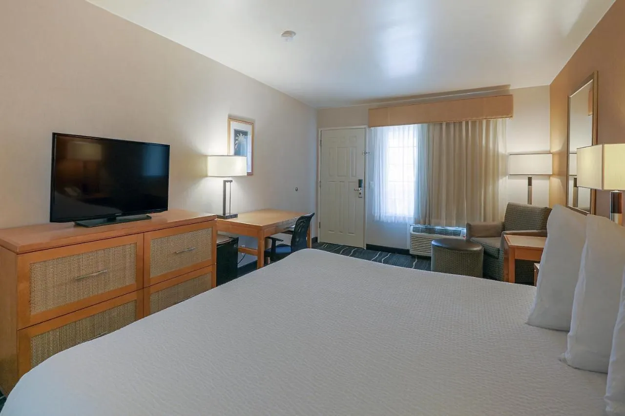Ramada By Wyndham Costa Mesa/Newport Beach