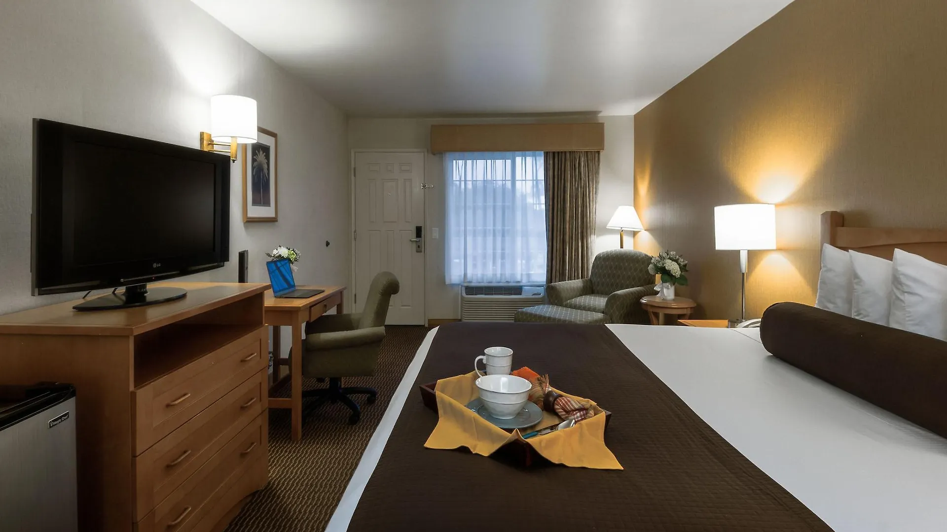 Ramada By Wyndham Costa Mesa/Newport Beach Hotel