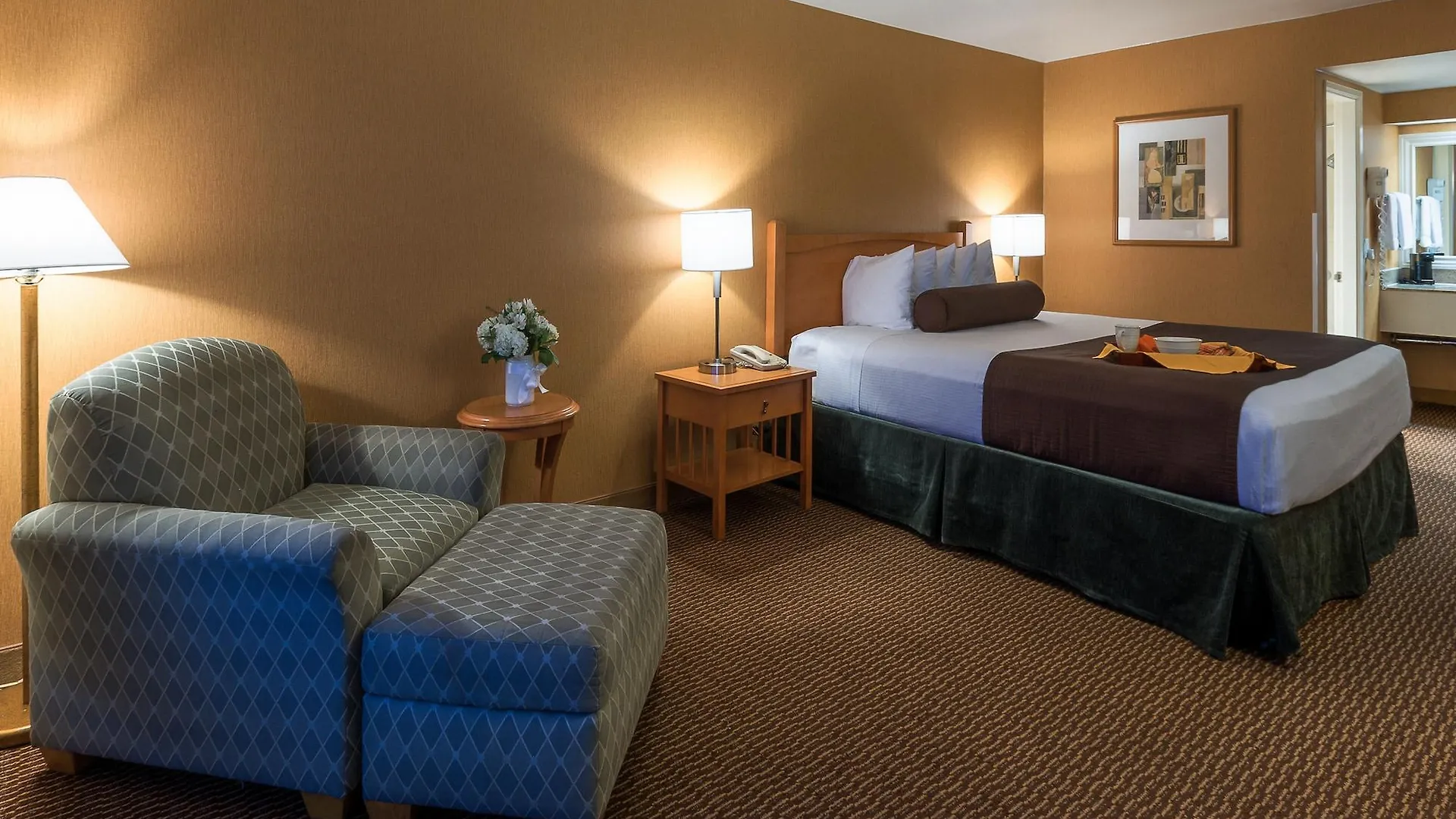 Ramada By Wyndham Costa Mesa/Newport Beach Hotel