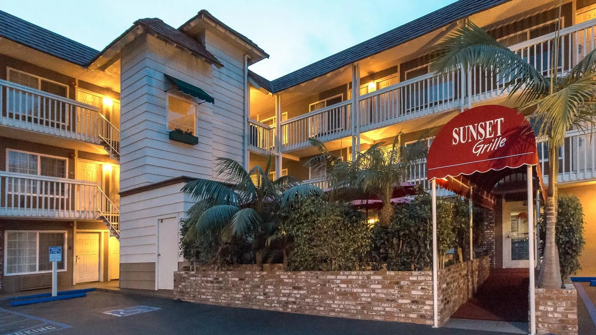 Ramada By Wyndham Costa Mesa/Newport Beach Hotel