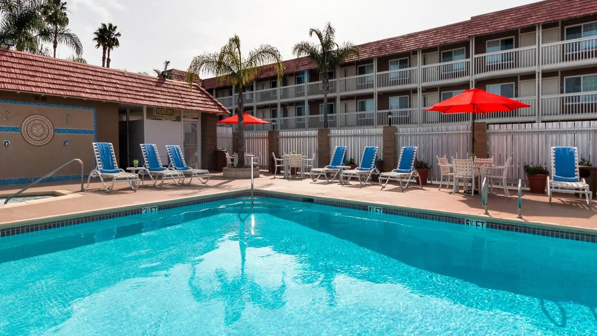 Ramada By Wyndham Costa Mesa/Newport Beach 3*,