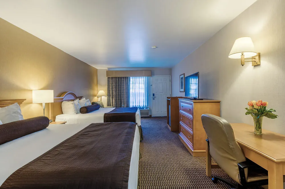 Ramada By Wyndham Costa Mesa/Newport Beach Hotel
