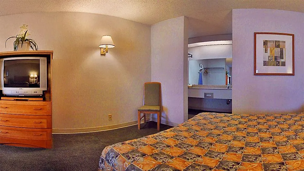 Ramada By Wyndham Costa Mesa/Newport Beach