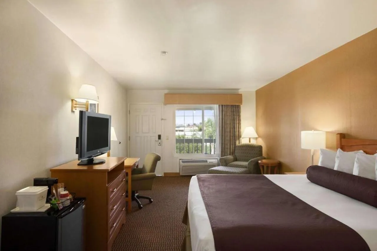 Hotel Ramada By Wyndham Costa Mesa/Newport Beach