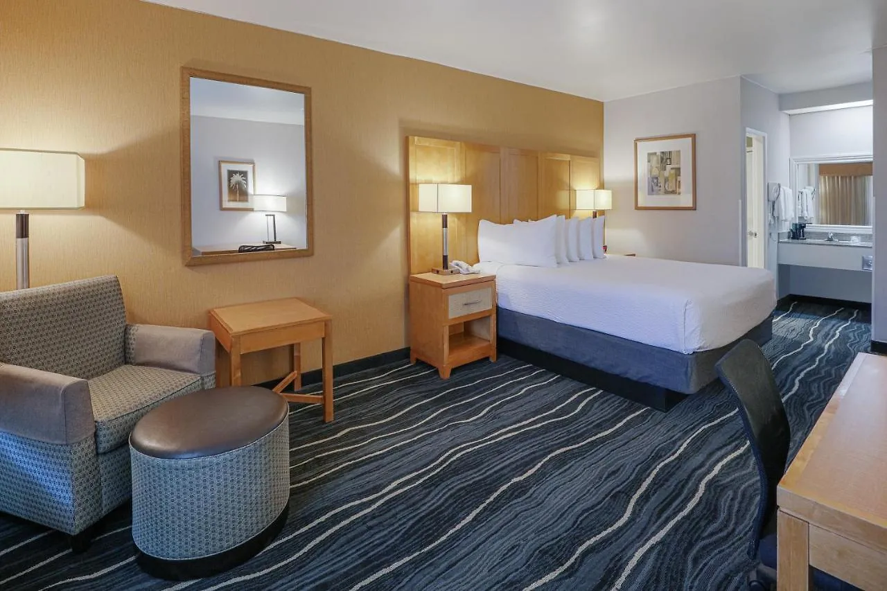 Hotel Ramada By Wyndham Costa Mesa/Newport Beach 3*,