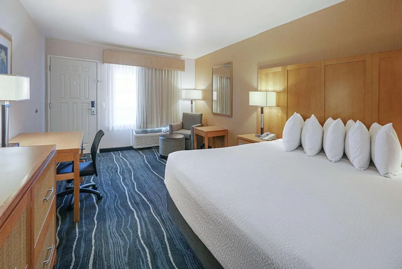 Hotel Ramada By Wyndham Costa Mesa/Newport Beach