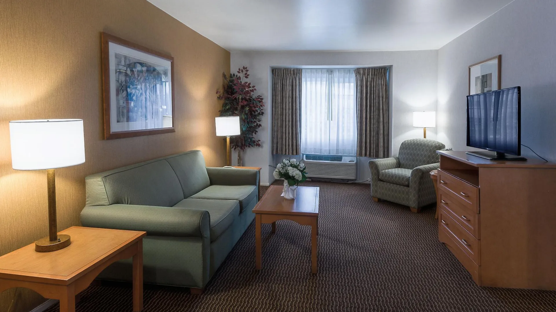 Hotel Ramada By Wyndham Costa Mesa/Newport Beach