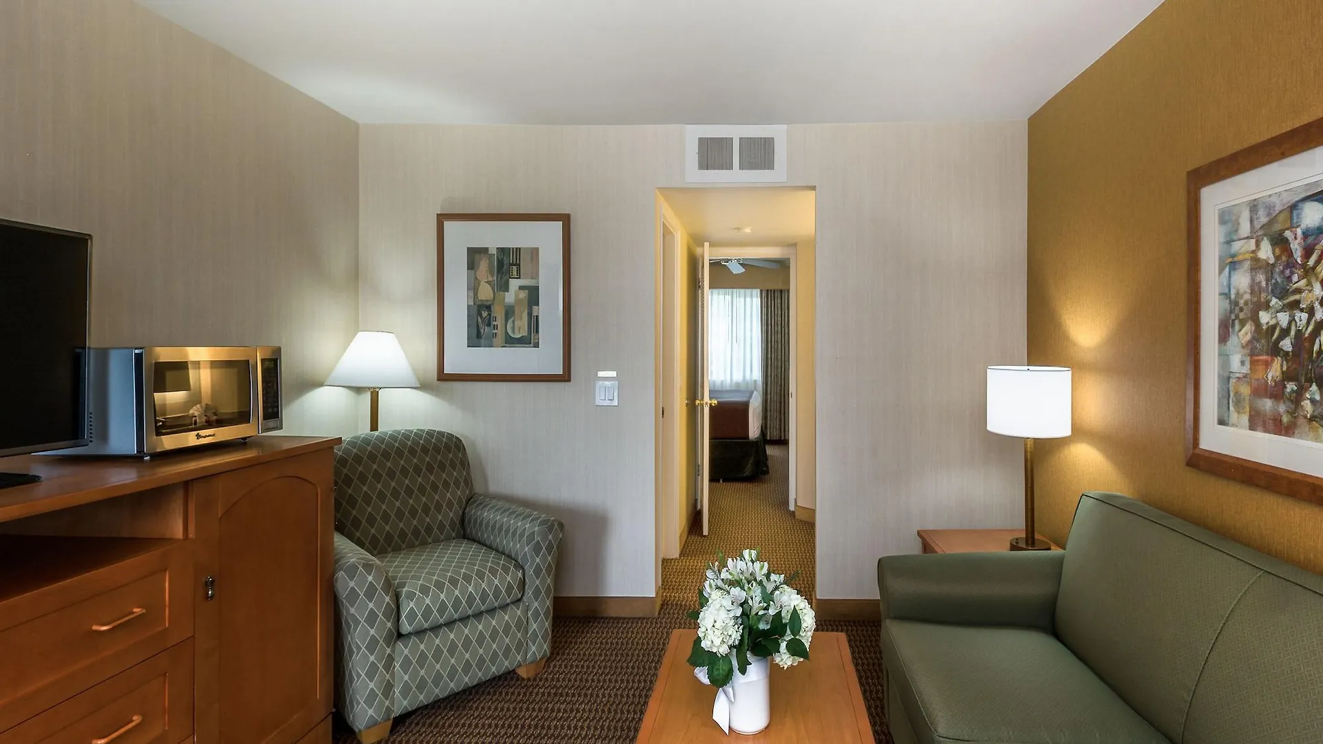 Hotel Ramada By Wyndham Costa Mesa/Newport Beach